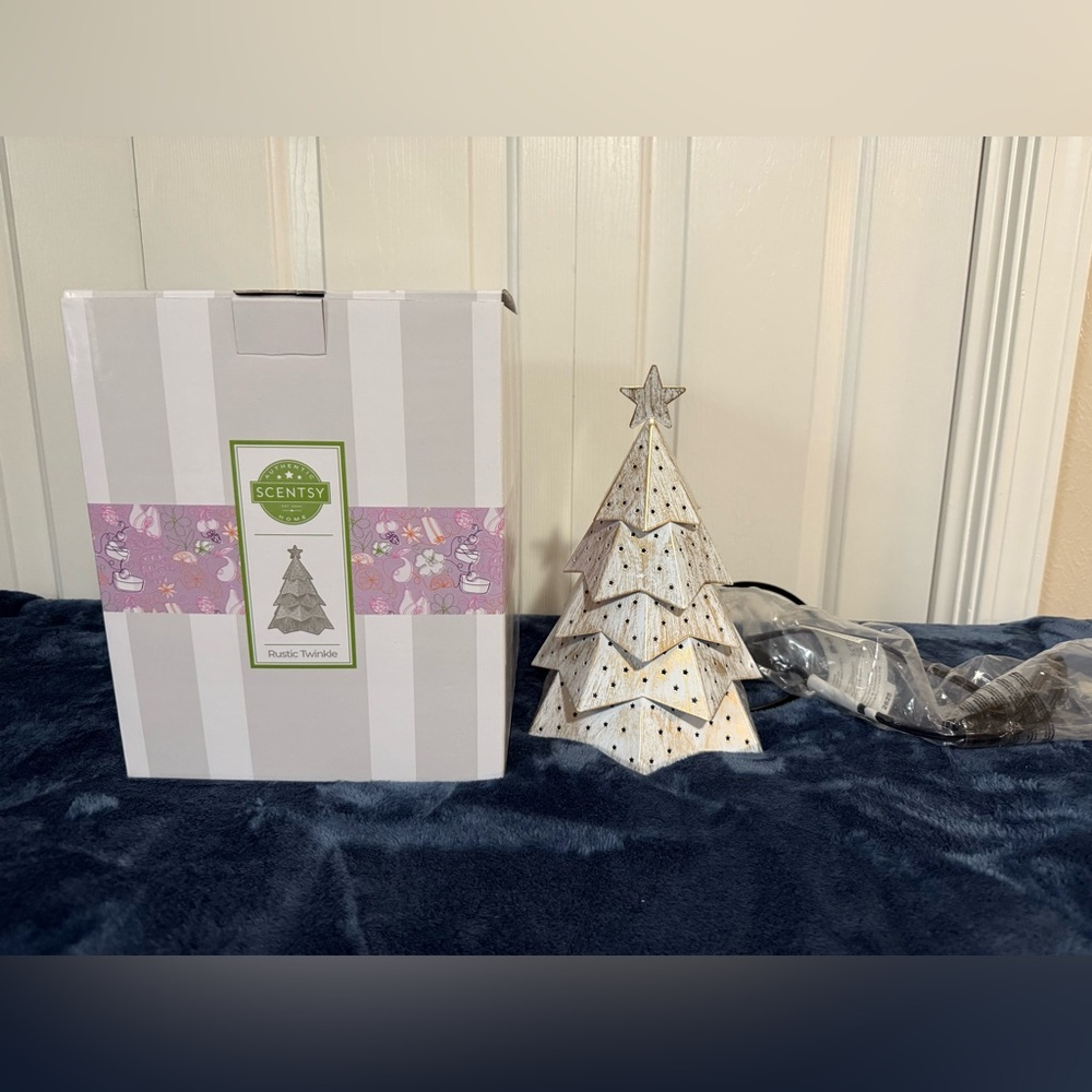 Scentsy metal Rustic Twinkle Christmas Tree Warmer